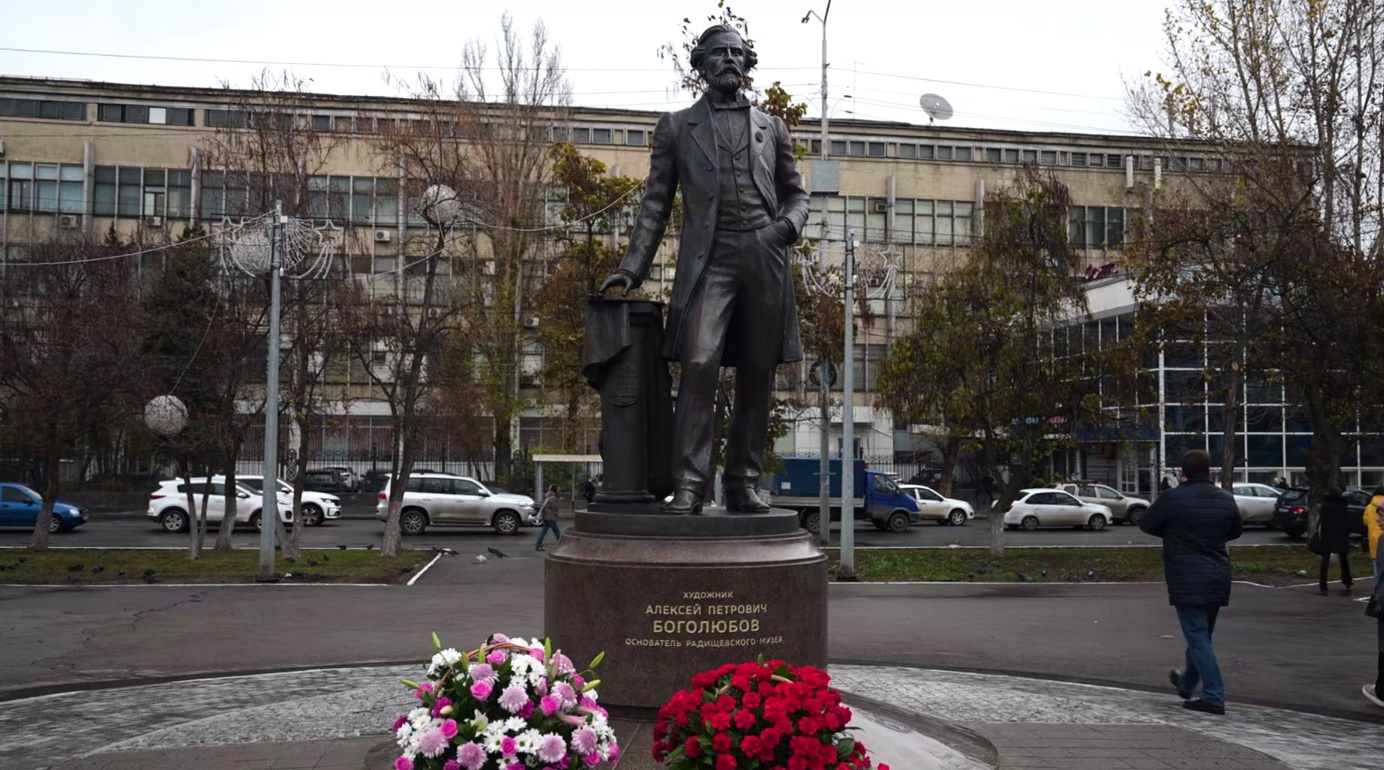 В Саратове открыли памятник основателю Радищевского музея Боголюбову